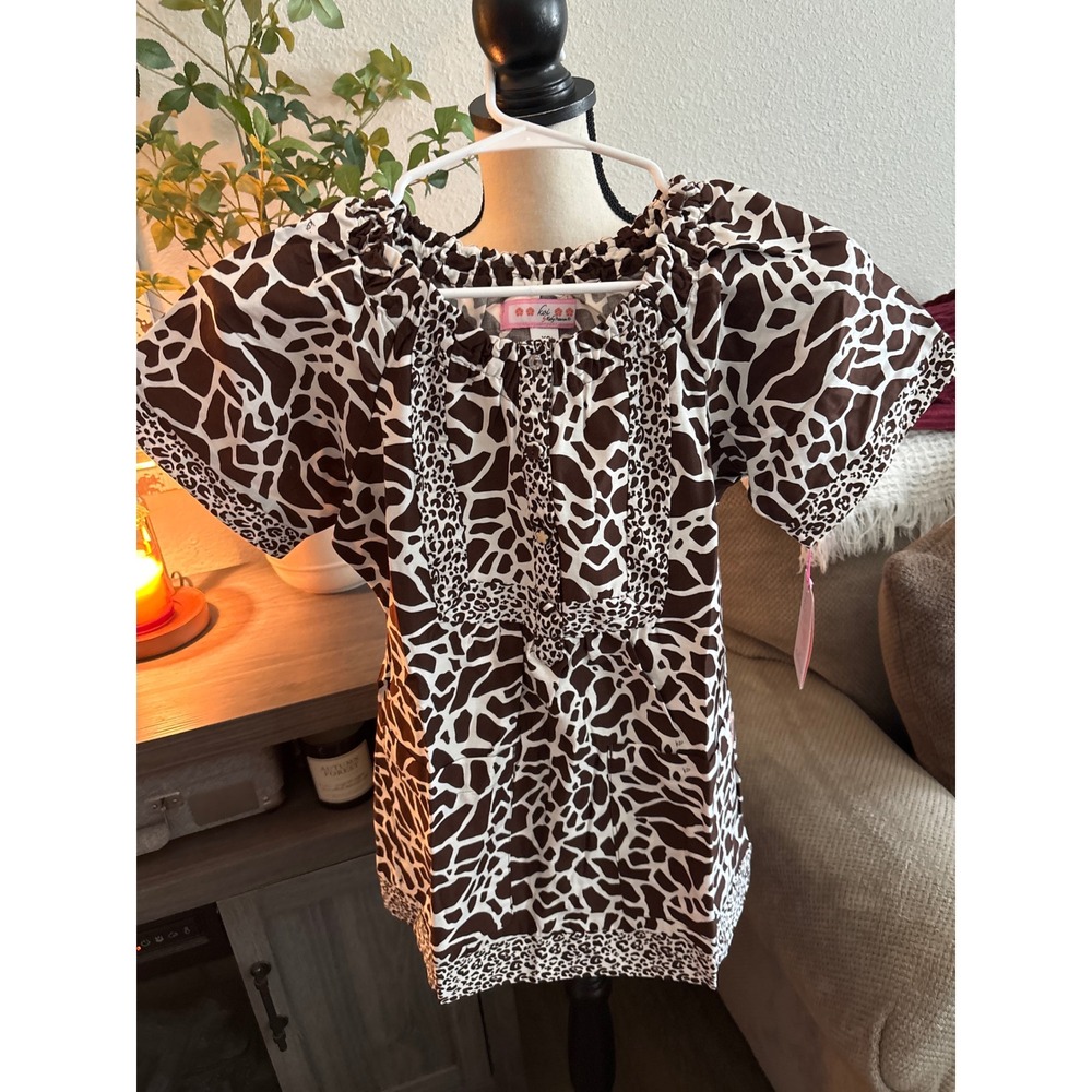 Koi by Kathy Peterson Scrub Top XS Brown White Giraffe Leopard‎ Animal NWT